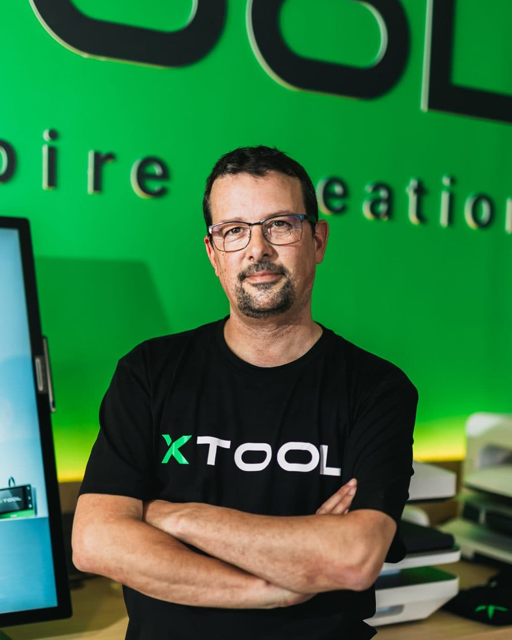 Nicolas Dubois, Brand Ambassador xTool France, dans son showroom